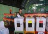 Pj Wali Kota Jasman Bersama Ketua TP PKK Gunakan Hak Pilihnya di TPS 13 Tiakar