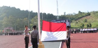 Jaga Semangat Pengabdian Wakapolres Lingga Pimpin Upacara Hari Kesadaran Nasional