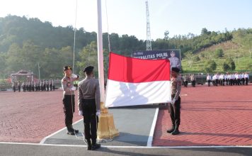 Jaga Semangat Pengabdian Wakapolres Lingga Pimpin Upacara Hari Kesadaran Nasional