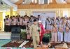 Wabup Husni Beri Bonus 8 Santri Hafiz 30 Juz Saat Wisuda Tahfidz ke-6 dan Haflah Akhirussanah Pondok Pesantren Madrasatul Qur’an