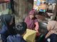 BEM Politeknik Lingga Serahkan Bansos Kepada Lansia di Desa Sungai Raya
