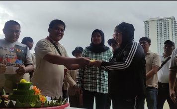 Dapat Potongan Tumpeng, Wagub Kepri dan Ketum KONI Sampaikan Ucapan Selamat HUT SMSI Ke-7