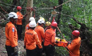 Basarnas Natuna Simulasi Pencarian dan Pertolongan Korban Diketinggian