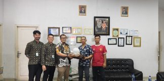 BPJS Ketenagakerjaan Meulaboh Serahkan Alat Pelindung Diri Ke Pekerja