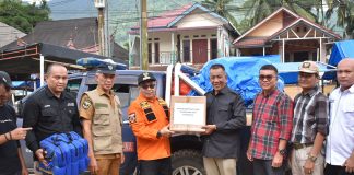 Pemko Payakumbuh Serahkan Bantuan Ratusan Kilo Randang untuk Korban Banjir di Pessel