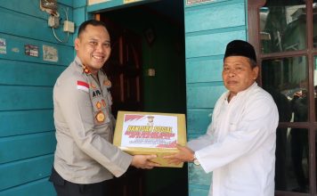 Berkah Ramadhan, Kapolres Anambas Berikan Bantuan Sosial Kepada Petugas Fardhu Kifayah di Kecamatan Siantan