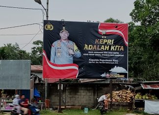 Polemik Penutupan Baleho Himbauan Kapolda Kepri di Dabo Singkep, Ini Klarifikasi Bupati Lingga