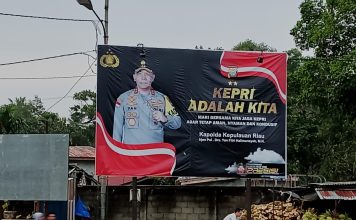 Polemik Penutupan Baleho Himbauan Kapolda Kepri di Dabo Singkep, Ini Klarifikasi Bupati Lingga