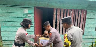 Polres Natuna Berbagi Sembako Bantuan Sosial Kapolda Kepri ke Masyarakat