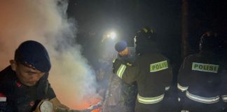 Satbrimob Polda Kepri Berhasil Padamkan Kebakaran Hutan dan Lahan di Kawasan Bandara Hang Nadim Batam