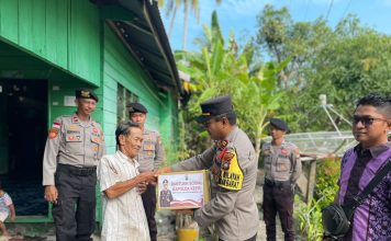 Ramadhan Berbagi, Polsek Bungbar Serahkan Bantuan Dari Kapolda Kepri Untuk MasyarakatÂ