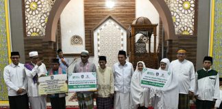 Safari Ramadhan di Masjid Nurul Huda Bintan, Gubernur Ansar Serahkan Bantuan Rp102 Juta
