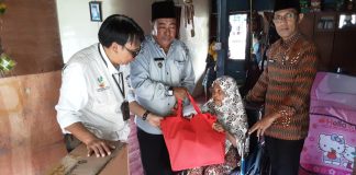 Dinsos PPPA Anambas Serahkan Bantuan dari Kemensos Untuk Masyarakat Kurang Mampu dan Cacat