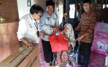 Dinsos PPPA Anambas Serahkan Bantuan dari Kemensos Untuk Masyarakat Kurang Mampu dan Cacat