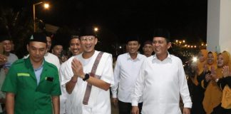 Gubernur Ansar dan Menparekraf RI Terawih di Masjid Mukhtarul Arifin Tembesi