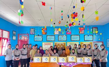 Polwan Polres Natuna Patroli Berbagi Berkah di Bulan Ramadhan