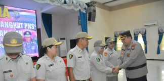 10 Personil PNS Polda Kepri Naik Pangkat