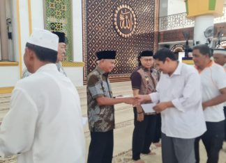 BKM Agung H Achmad Bakrie Kisaran Bersama Bupati Salurkan Bantuan Kepada Anak Yatim dan Abang Becak