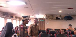 Wakapolres Natuna dan Wakil Bupati Memantau Pos Pelayanan Mudik di Pelabuhan Penagi