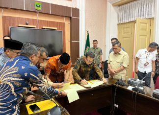Pj Jasman Teken PKS Penanganan Sampah dengan Gubernur Sumbar
