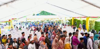 Lebaran ke-2, Masyarakat Menyerbu Gedung Daerah Hadiri Open House Gubernur Ansar