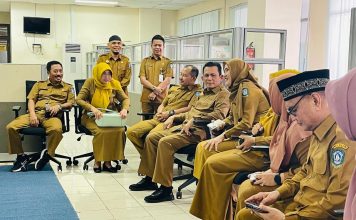 Hari Pertama Masuk Kerja, Gubernur Ansar Bersama Sekda Adi Kunjungi Beberapa Kantor OPD