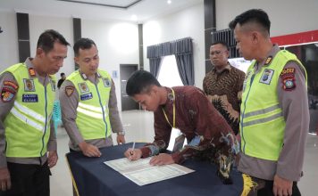 Polres Lingga Gelar Fakta Integritas dan Pengambilan Sumpah Penerimaan Anggota Polri Tahun 2024