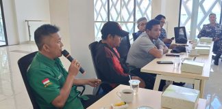 Manager UP3 PLN Tanjung Pinang dan Manager ULP Natuna Bersama Warga Serasan Bahas Permasalahan Listrik