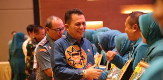 Gubernur Ansar Hadiri Peringatan Hari Gerak Kesatuan PKK Ke-52