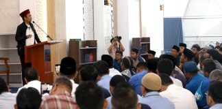 Ustadz Abdul Somad Isi Tausiyah di Masjid BJ Habibie BP Batam