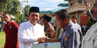 Gubernur Ansar Serahkan Bantuan Kemasyarakatan dan Groundbreaking Sejumlah Paket Strategis 2024 di Anambas