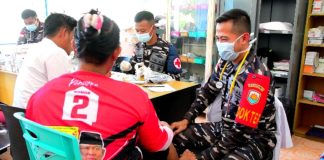 Kunker ke Posal Mengkait, Danlanal Tarempa dan Ketua Cabang 3 Korcab IV DJA I Serahkan Bantuan Sembako dan Pengobatan Gratis