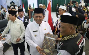 Gubernur Ansar Lepas 487 Jemaah Calon Haji Kloter 1 Embarkasi Batam