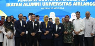 Sambangi BP Batam, Khofifah Indar Parawansa Lantik Ikatan Alumni UNAIR Kepri