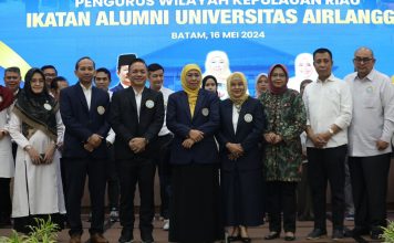 Sambangi BP Batam, Khofifah Indar Parawansa Lantik Ikatan Alumni UNAIR Kepri