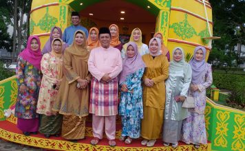 Gubernur Ansar dan Ketua TP PKK Kepri Apresiasi Stand Bazar Lingga