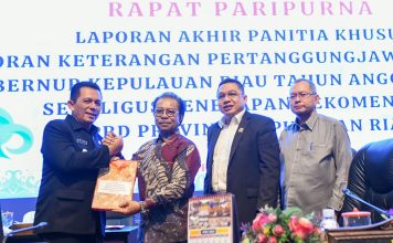 Gubernur Ansar Sampaikan Ranperda RPJPD 2025-2045 dan Pertanggungjawaban Pelaksanaan APBD 2023 pada Paripurna DPRD