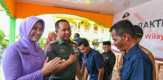 Panglima TNI Serahkan Bantuan Sosial dan Kunjungi Situs Bersejarah di Pulau Penyengat