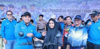 Lepas Jalan Sehat Hardiknas, Wabup Husni: Ini Sangat Luar Biasa