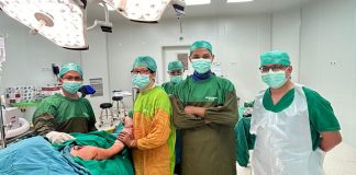 Operasi Perdana Shoulder Hemiarthroplasty Sukses Dilakukan dr. C Rayhan Cein di RSUD Raja Ahmad Tabib