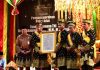 Kasal Dianugerahi Gelar Adat oleh LAMR, Gubernur Ansar Pasangkan Pingat