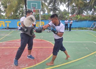 Prajurit Lanal Ranai Berlatih Bela Diri Muay Thai