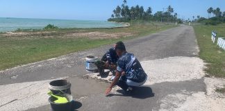 Lanud RSA Tambal Jalan Berlubang untuk Keselamatan Warga