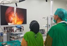 Operasi Laparoskopi Kista Ginjal Perdana di RSUD RAT Sukses Dilakukan dr. Erlan Jaya, Sp.U dan Tim