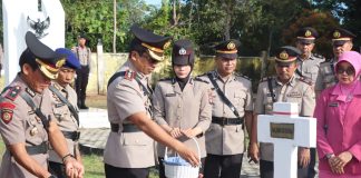 Sambut Hari Bhayangkara ke 78, Polres Natuna Laksanakan Upacara Ziarah Makam dan Tabur Bunga