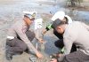 Polres Lingga Tanam Mangrove di Pantai Pasir Kuning dalam Rangka Hari Bhayangkara ke-78