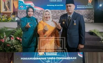 Bupati Bersama Ketua TP PKK Lingga Terima Penghargaan Manggala Karya Kencana dari BKKBN
