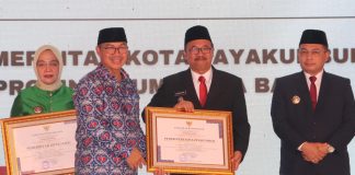 Suprayitno Terima Penghargaan Indeks Pembangunan Keluarga dari Kepala BKKBN