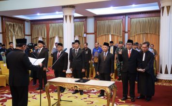 Gubernur Ansar Lantik 5 Anggota Komisi Informasi Provinsi Kepri Periode 2024-2028