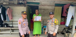 Kapolsek Dabo Singkep Serahkan Bantuan Sembako ke Masyarakat Sedamai